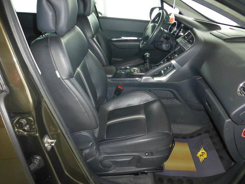 Peugeot 3008 (2012) 1,6i-115KW*PANORAMA*NAV*VYHŘ.S - fotka 21 z 27