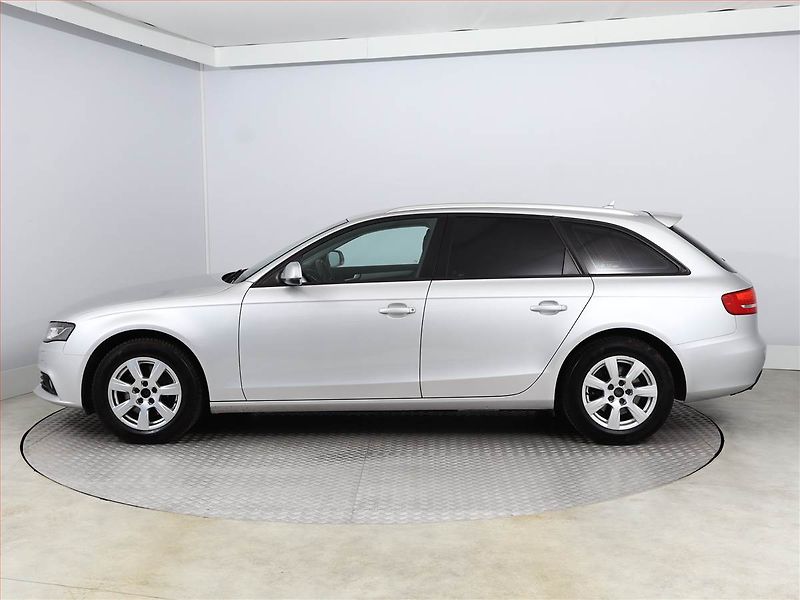 Audi A4 (2012) 2.0 TDI, Xenony, Tempomat - fotka 3 z 16