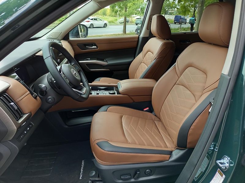 Nissan Pathfinder (2025) Platinum AWD - fotka 9 z 27