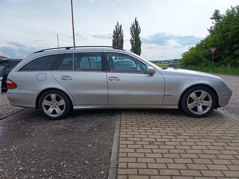 Mercedes-Benz Třídy E (2004) 3.2 165kw - fotka 13 z 40