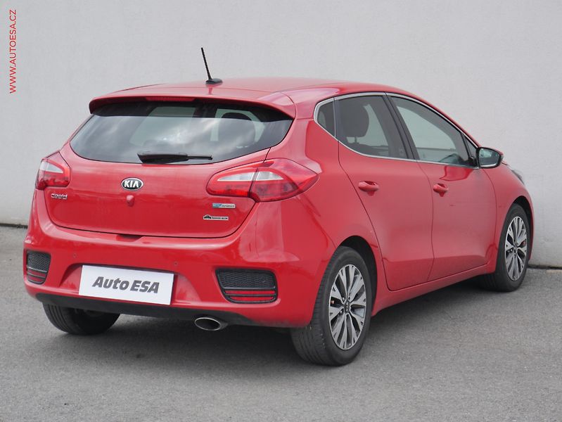 Kia Ceed (2016) 1.6 CRDi, ČR, AC, navi, park - fotka 4 z 27