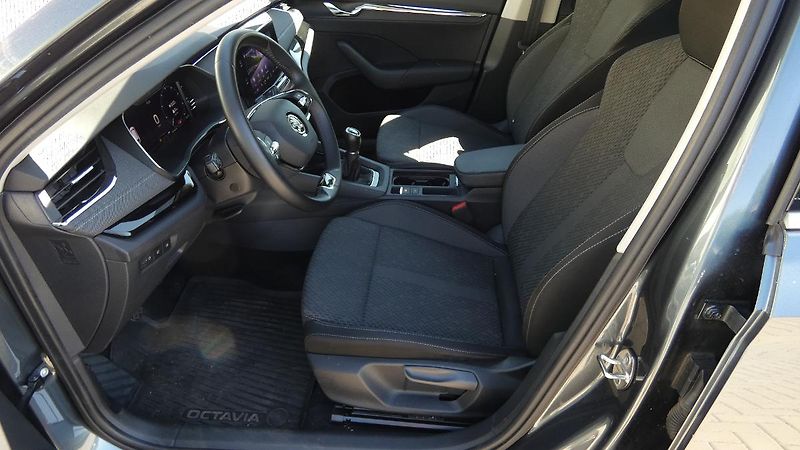 Škoda Octavia 2,0 TDI 85kW Style Combi - fotka 18 z 22