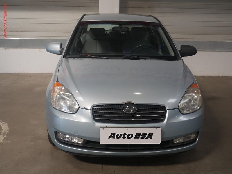 Hyundai Accent (2008) 1.4i, ČR, AC, zmk.řazení - fotka 2 z 15