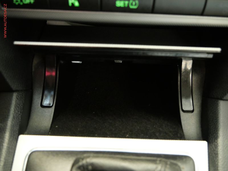 Škoda Octavia (2012) 1.6TDi, 2.maj,ČR, DSG, STK4 - fotka 21 z 26