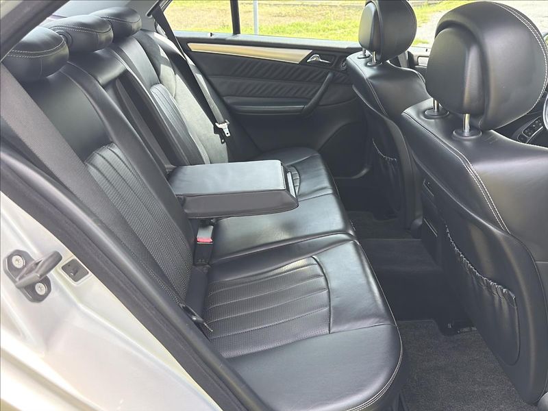 Mercedes-Benz Třídy C 5,5 V8 270 Kw C 55 AMG automat - fotka 15 z 33