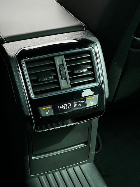 Škoda Superb 2.0TDI DSG 140kW Sportline  - fotka 20 z 25