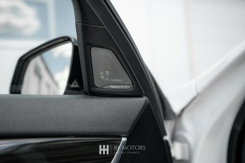 BMW Řada 5 (2013) M550d xDrive 280kW Touring - fotka 27 z 51