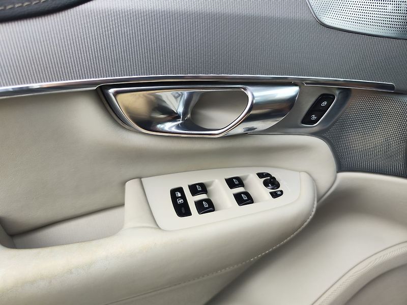 Volvo XC90 D5 2.0/173kW Inscription AT 4x - fotka 41 z 47