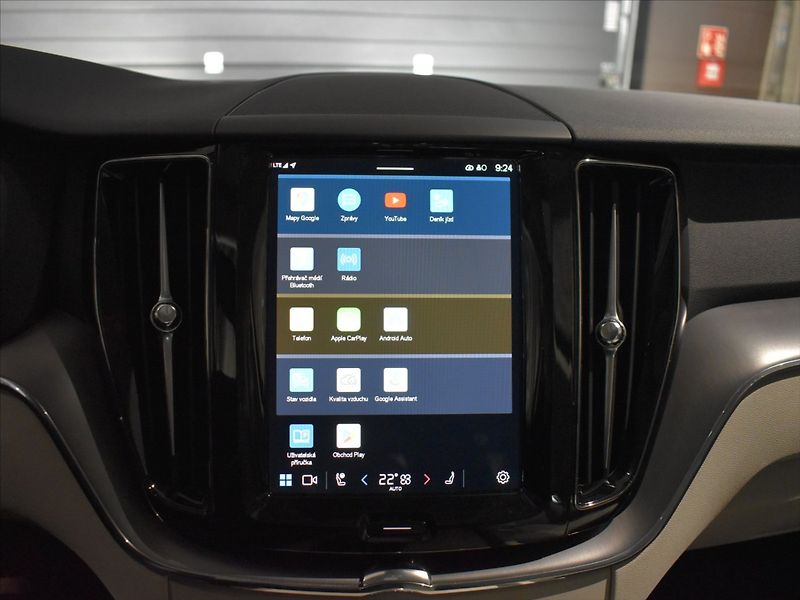 Volvo XC60 2,0 B5 AWD CORE BLIS,Bezklíč - fotka 18 z 25