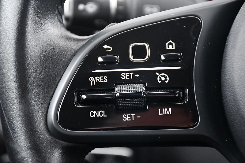 Mercedes-Benz Třídy C 200d PRAV. SERVIS MB 2xPNEU - fotka 29 z 55