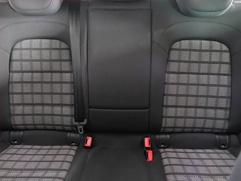Audi Q3 (2015) 2.0 TDI, 4X4, Navi, Bi-Xenony - fotka 9 z 19