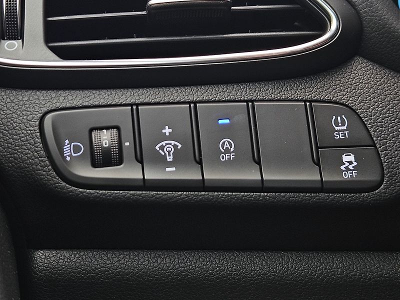 Hyundai i30 1,0 T-GDi 73kW, Smart Climate - fotka 15 z 33