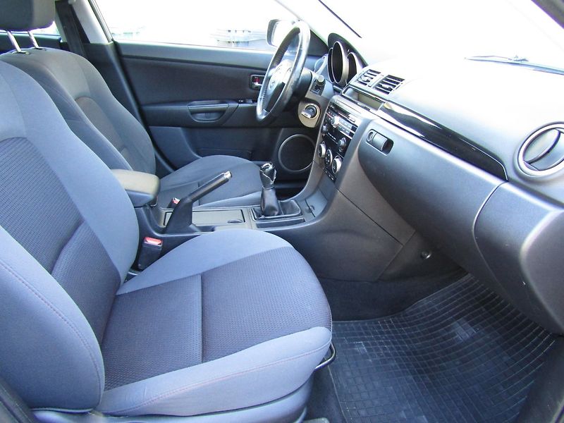 Mazda 3 (2009) 1.6 16V 77kW  CZ PŮVOD - fotka 27 z 35