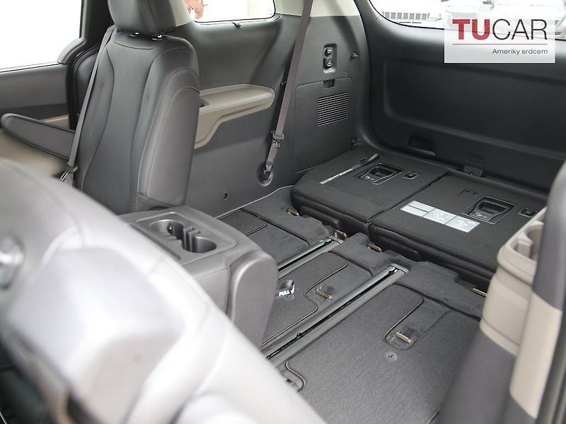 Kia Carnival (2025) 3.5 V6 Benzín Automat 8 Míst  - fotka 33 z 45