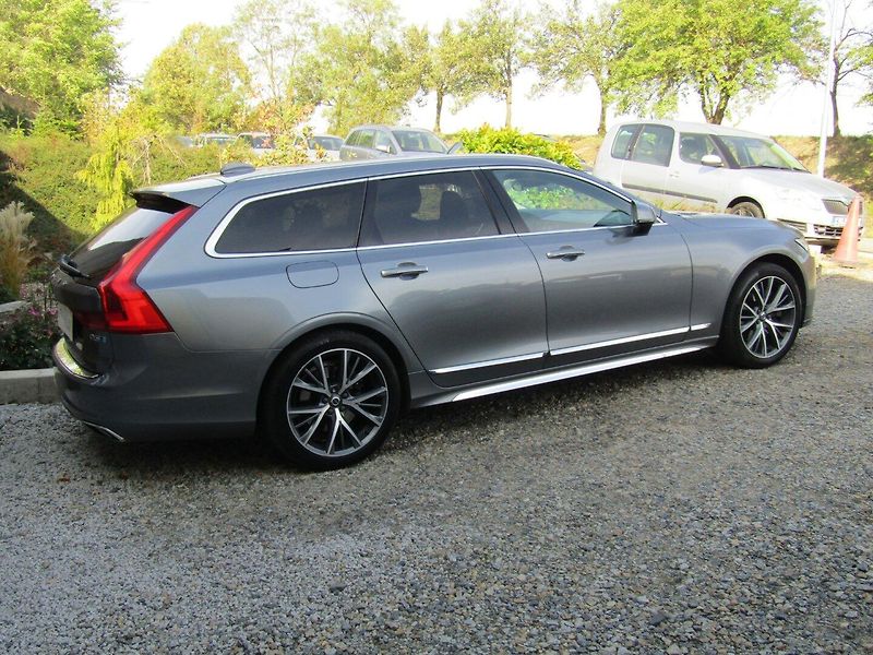 Volvo V90 (2018) D5 AWD POLESTAR 173kW - fotka 10 z 43