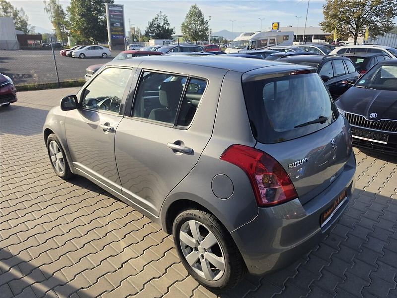 Suzuki Swift 1,3 i 67KW KLIMA ALU STK - fotka 8 z 44