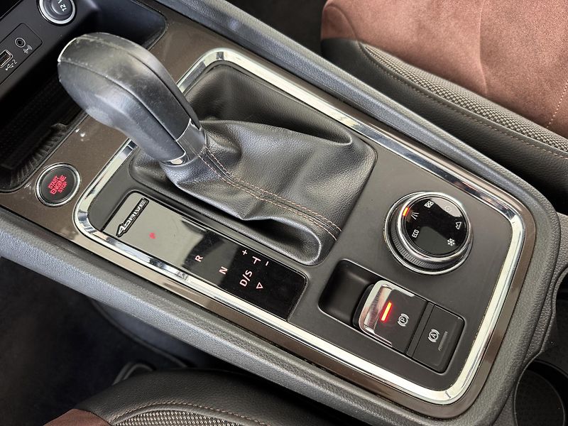 Seat Ateca 2,0TDI 140kW*4x4*DSG*XCELLENCE - fotka 25 z 34