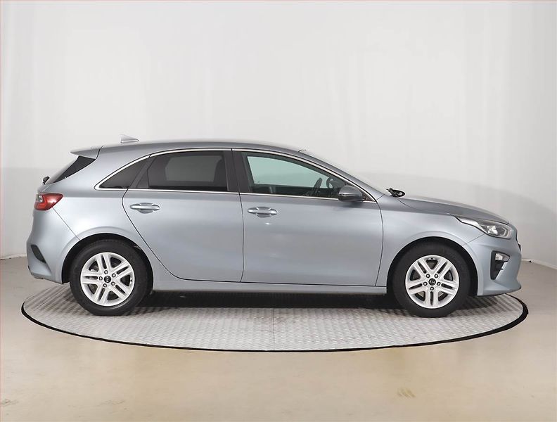 Kia Ceed (2021) Silver 1.5 T-GDI, Serv.kniha - fotka 6 z 20