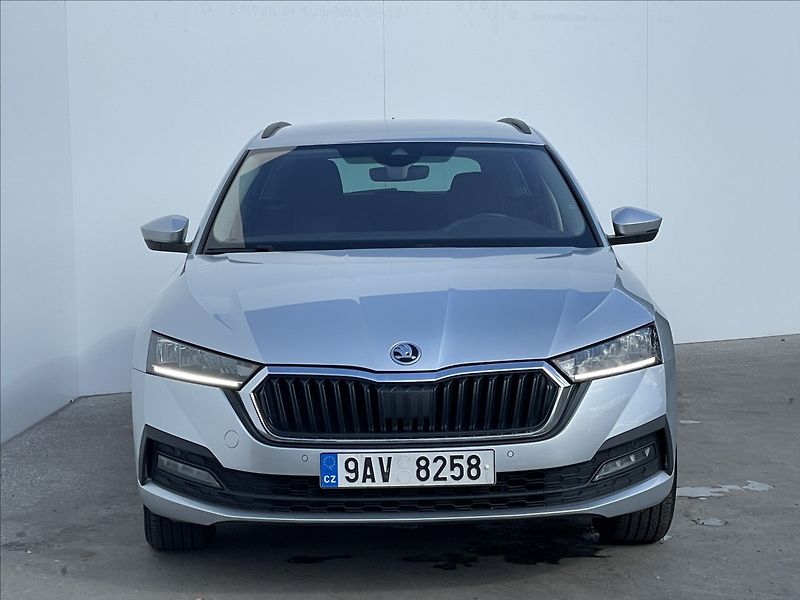 Škoda Octavia 2,0 TDI Combi Ambition Plus - fotka 21 z 23