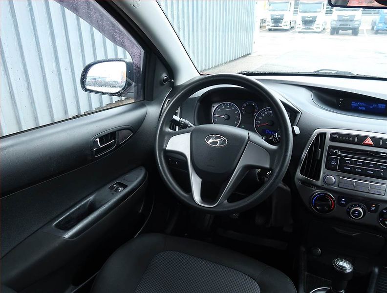 Hyundai i20 (2013) 1.2, nová STK, jezdí dobře - fotka 7 z 14