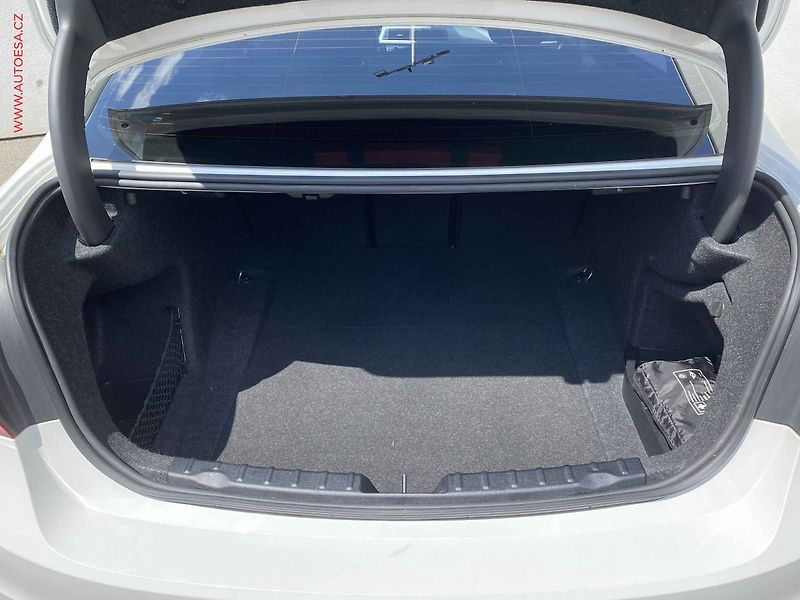 BMW Řada 3 (2018) 1.5i 318i, ČR, Advantage - fotka 7 z 18