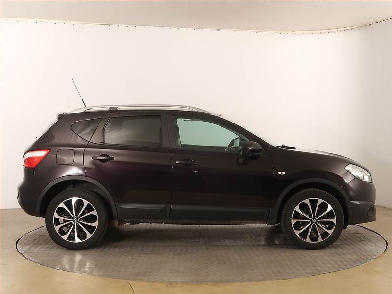 Nissan Qashqai (2013) 1.6 dCi, Serv.kniha, Navi - fotka 6 z 18