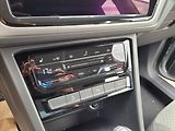 Volkswagen Touran 1.5 TSI DSG R-Line 7míst TAŽNÉ - náhled 32