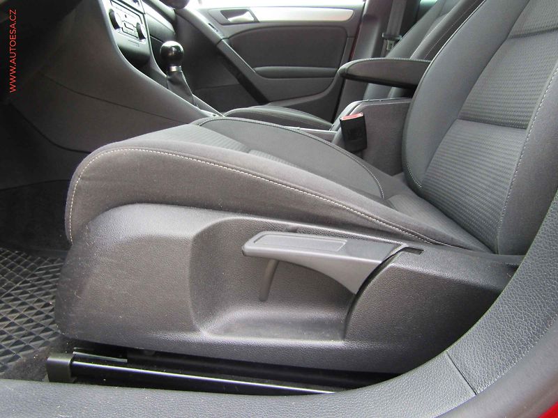 Volkswagen Golf (2011) 1.2TSi, AC, park.čidla - fotka 11 z 22