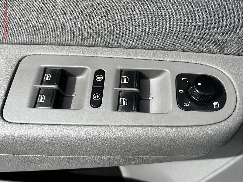 Volkswagen Sharan (2011) 2.0 TDi, Comfortline - fotka 22 z 23
