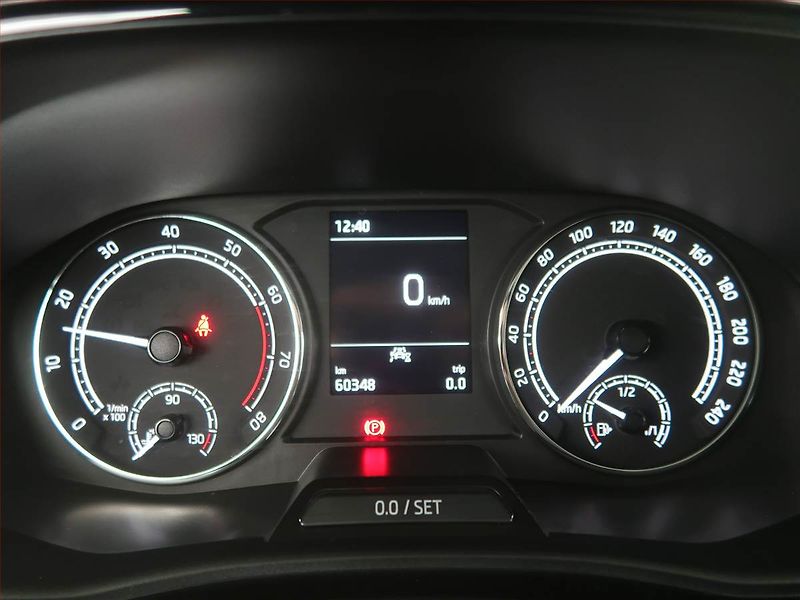 Škoda Fabia (2023) 1.0 TSI, Tempomat - fotka 11 z 18