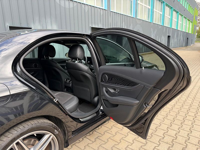 Mercedes-Benz Třídy E TOP / AMG 4matic/v zimě nejeté - fotka 16 z 30