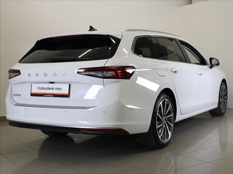 Škoda Superb 2,0 TDi 4x4 L&K Tažné Webasto - fotka 3 z 38