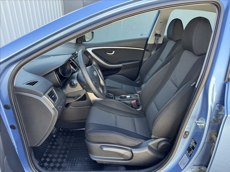 Hyundai i30 1,4 i 73kW ALU klima původ ČR - fotka 21 z 50