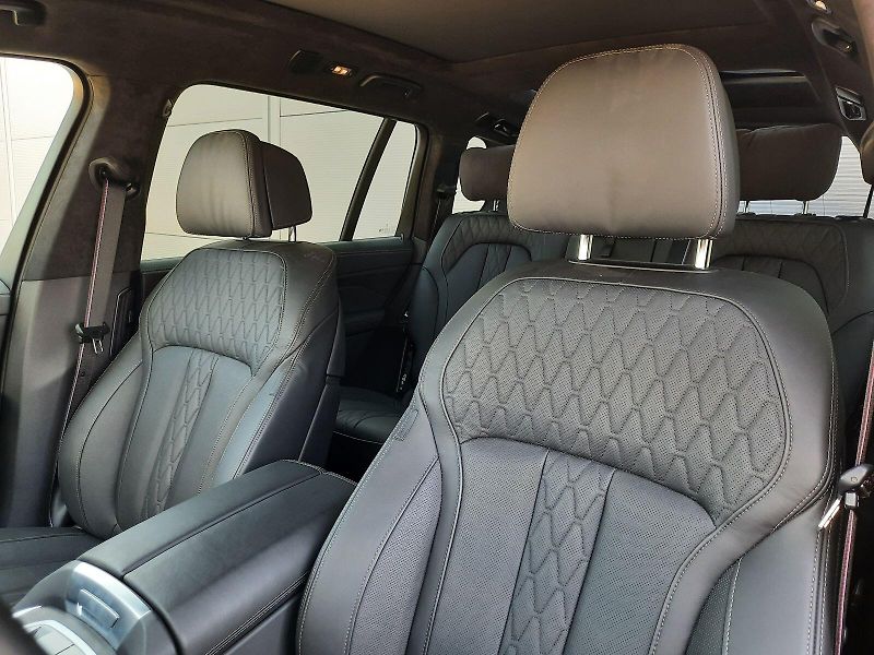 BMW X7 xDrive 40d M Sport - fotka 13 z 15