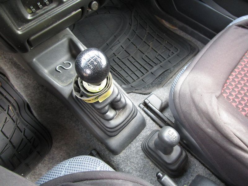 Suzuki Jimny (2003) 1,3-60KW-4x4-STK/2028 - fotka 12 z 13