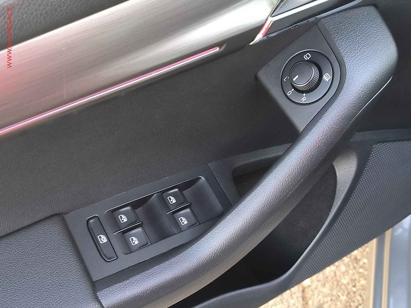 Škoda Octavia (2018) 1.4TSi, ČR, DSG, navi, LED - fotka 20 z 22