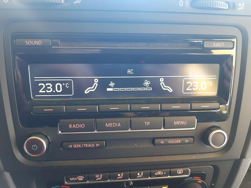 Volkswagen Golf 1.4 MPI DIGIKLIMA TEMPOMAT - fotka 11 z 22