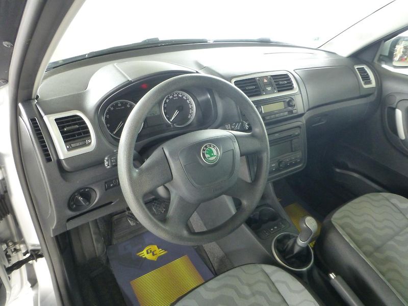 Škoda Fabia (2009) 1,6I-77KW*PARK.S**AC**VYHŘ.SED - fotka 11 z 25