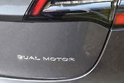 který plyne z dvou výkonných elektromotorů