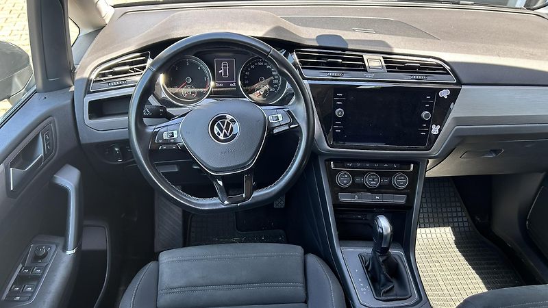 Volkswagen Touran 2.0TDI DSG  - fotka 10 z 15