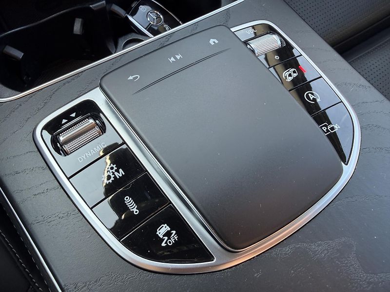 Mercedes-Benz GLC 63 AMG 4MATIC+ PANORAMA NAVI - fotka 26 z 38
