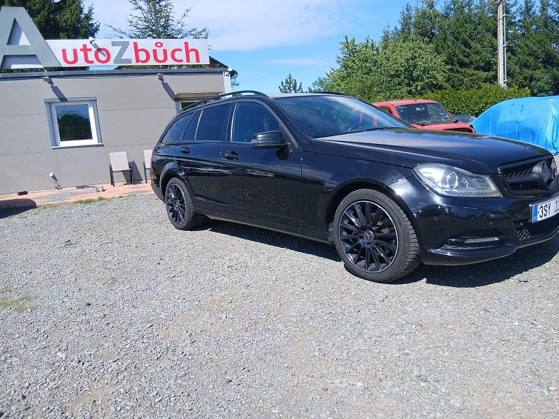 Mercedes-Benz Třídy C 180 CDI, AMG optik, Facelift - fotka 8 z 39