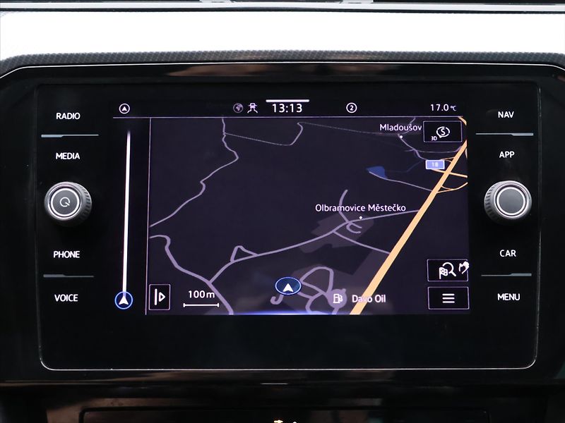 Volkswagen Passat 2,0 TDI 110kW DSG R-line 1.Maj - fotka 21 z 32
