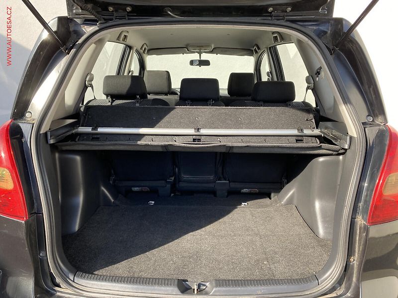 Toyota Corolla Verso (2002) 1.6i, AC, TZ - fotka 7 z 14