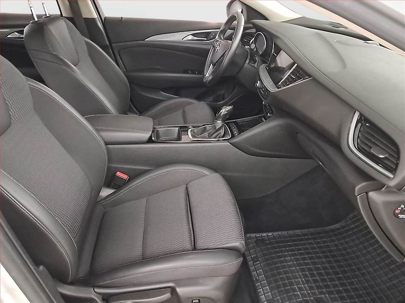 Opel Insignia (2018) 1.6 CDTI, Navi, Tempomat - fotka 9 z 21