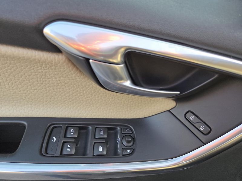 Volvo XC60 (2013) 2,4D 4X4 AUTOMAT splátky VŠEM! - fotka 10 z 11