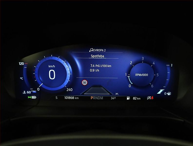 Ford Kuga (2022) 2.0 EcoBlue - fotka 9 z 21