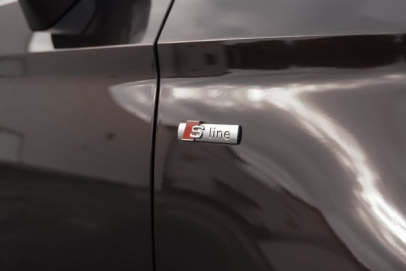 Audi A3 2.0 TFSI 140kW S-LINE QUATTRO - fotka 34 z 37