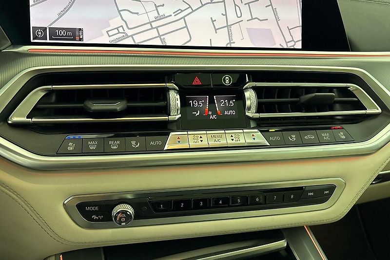 BMW X5 M50i - fotka 24 z 30