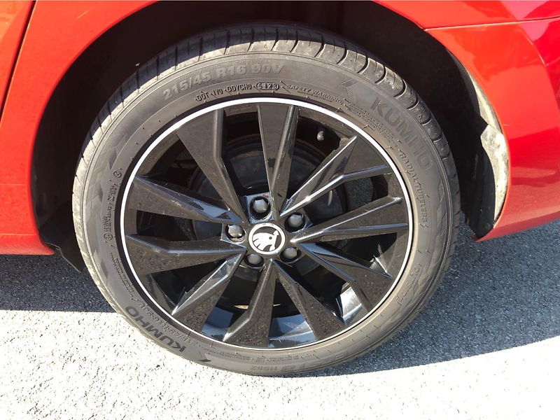 Škoda Rapid Ambition 1.2 TSI /66kW - fotka 14 z 27